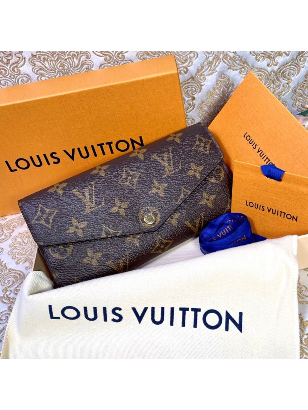 Louis Vuitton Portefeuille Sarah Monogram Wallet